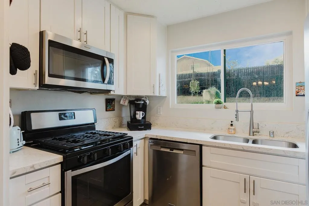 10214 Michala Pl, Santee, California 92071 home-pic-12