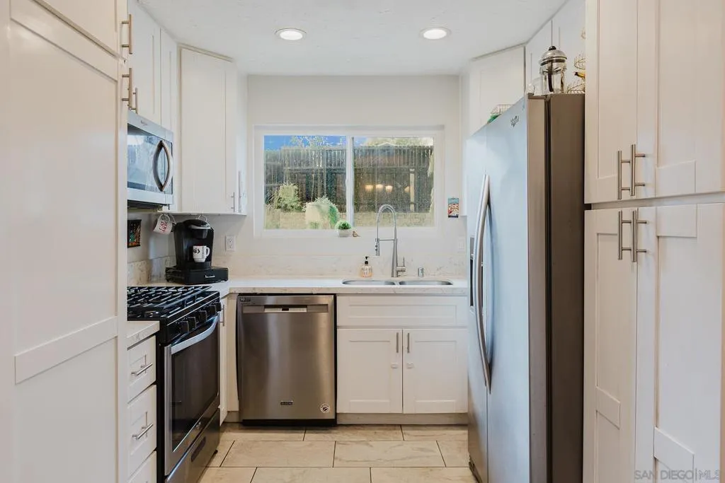 10214 Michala Pl, Santee, California 92071 home-pic-10