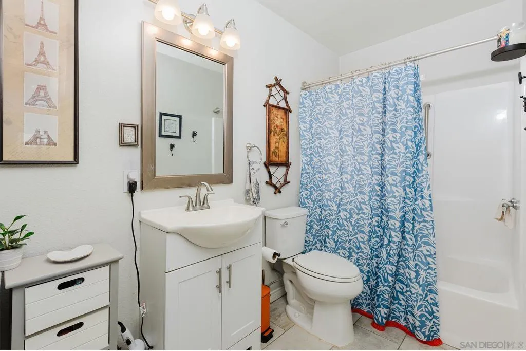 10214 Michala Pl, Santee, California 92071 home-pic-18