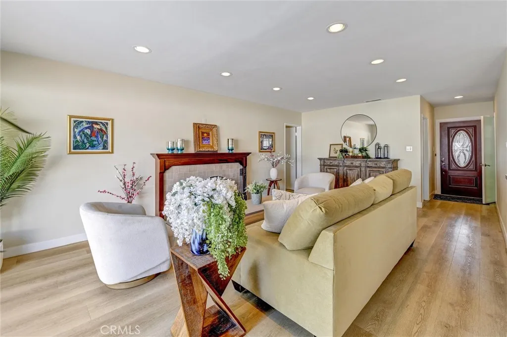 5450 Nagle Avenue, Sherman Oaks, California 91401 home-pic-10