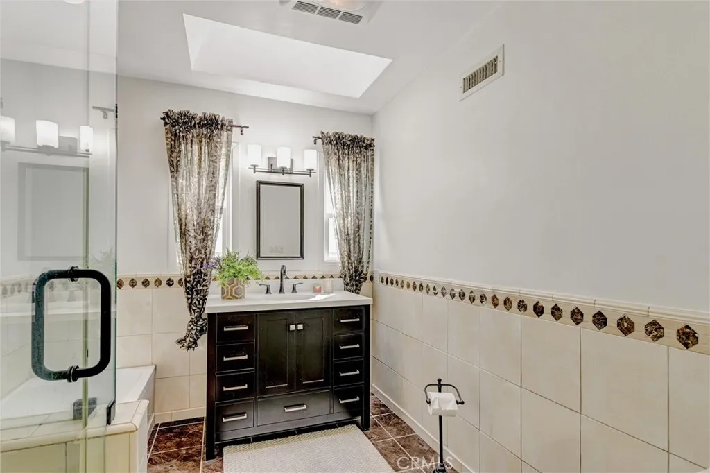 5450 Nagle Avenue, Sherman Oaks, California 91401 home-pic-26