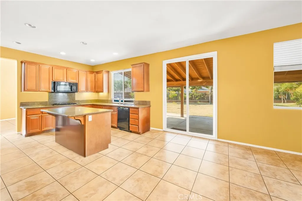 1721 Caseros, San Jacinto, California 92582 home-pic-9