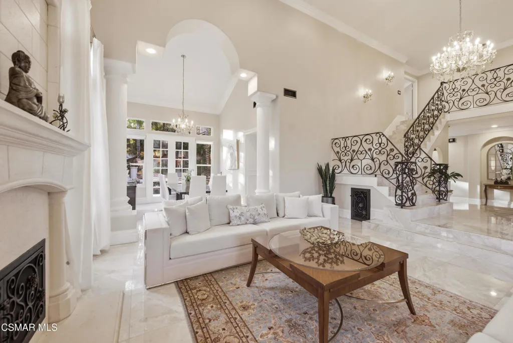 2605 Grandoaks Drive, Westlake Village, California 91361 home-pic-11