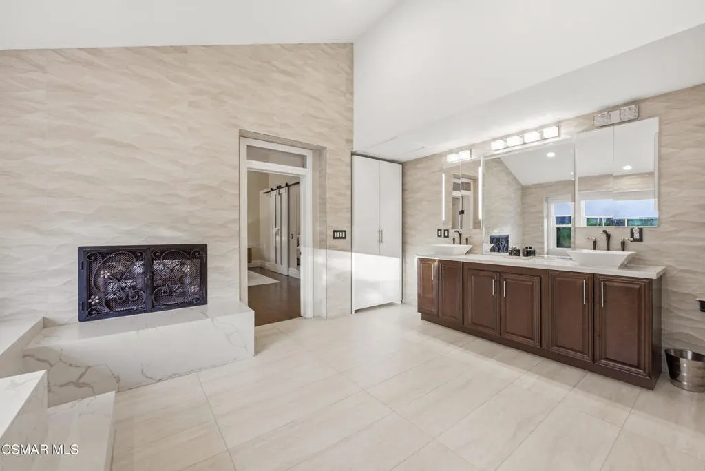 2605 Grandoaks Drive, Westlake Village, California 91361 home-pic-47