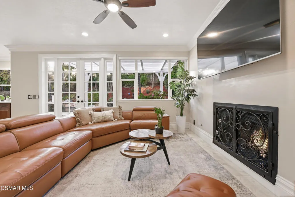 2605 Grandoaks Drive, Westlake Village, California 91361 home-pic-25