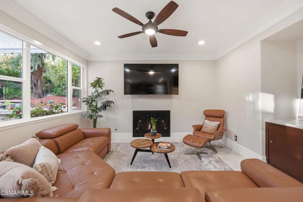 2605 Grandoaks Drive, Westlake Village, California 91361 home-pic-22
