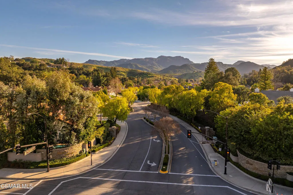 2605 Grandoaks Drive, Westlake Village, California 91361 home-pic-65