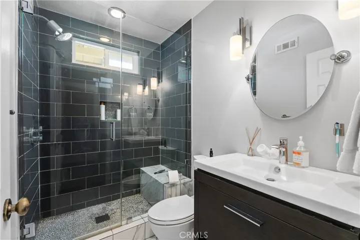 Upstairs hall bath