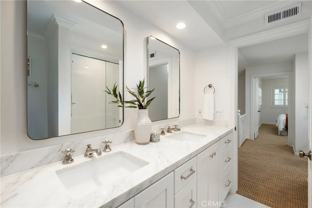 1516 E Ocean Front, Newport Beach, California 92661 home-pic-31