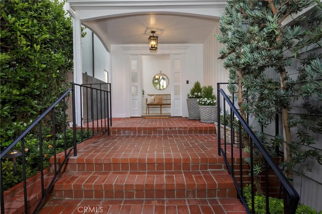 1516 E Ocean Front, Newport Beach, California 92661 home-pic-3