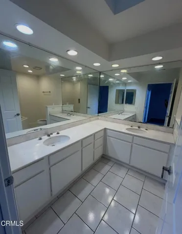 B80EF3F5-2810-4EEA-86CC-78F5F650759A