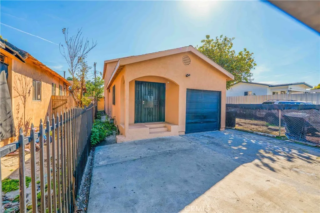 10868 Weigand, Los Angeles, California 90059 home-pic-2
