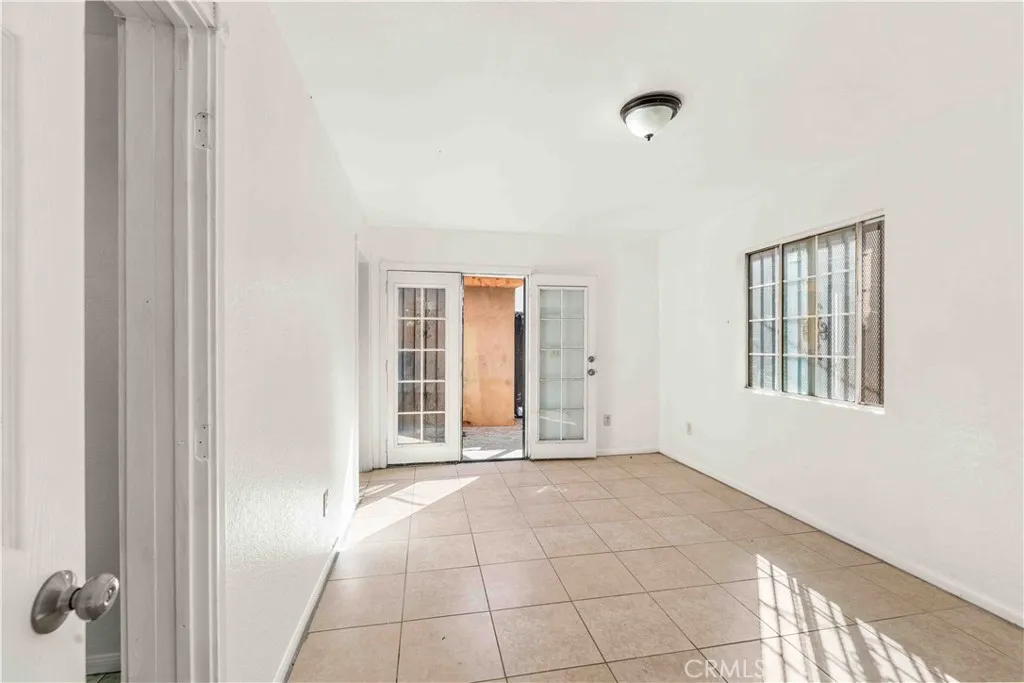 10868 Weigand, Los Angeles, California 90059 home-pic-11