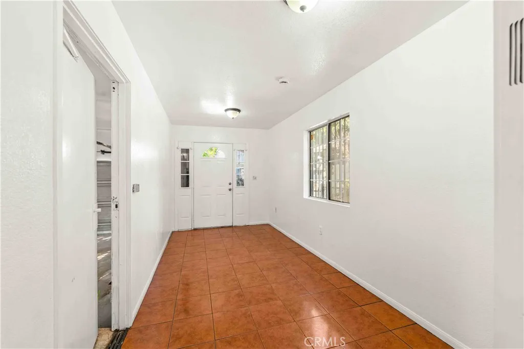 10868 Weigand, Los Angeles, California 90059 home-pic-4