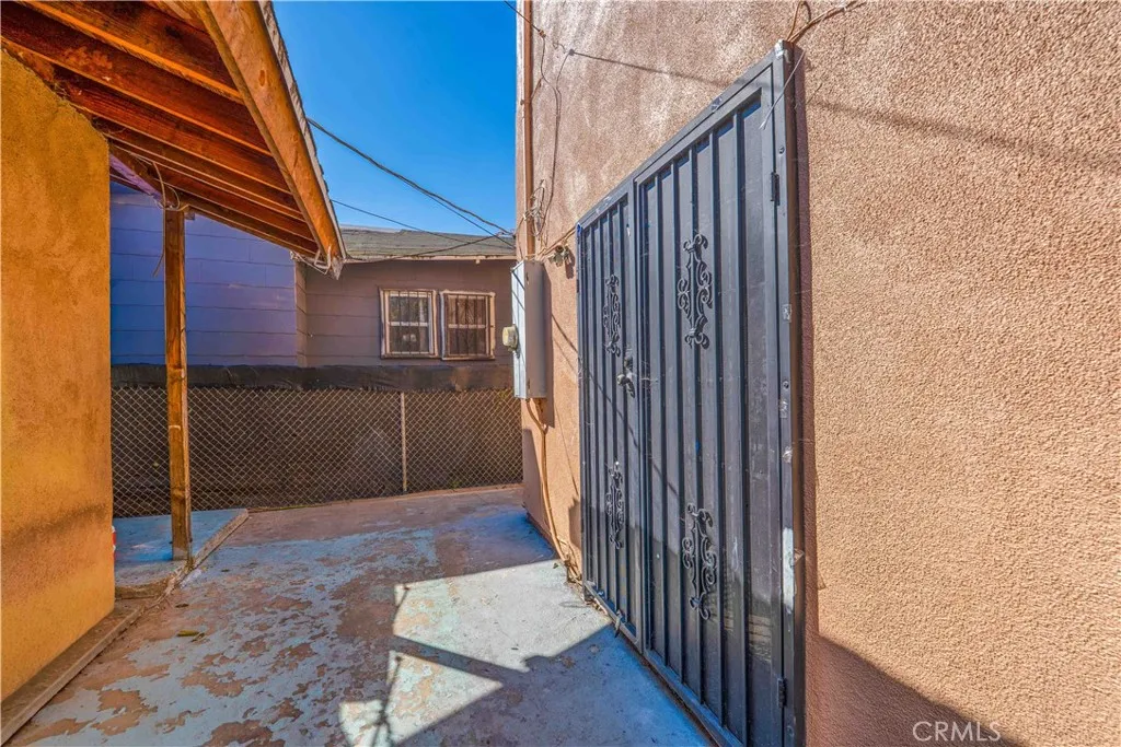10868 Weigand, Los Angeles, California 90059 home-pic-23