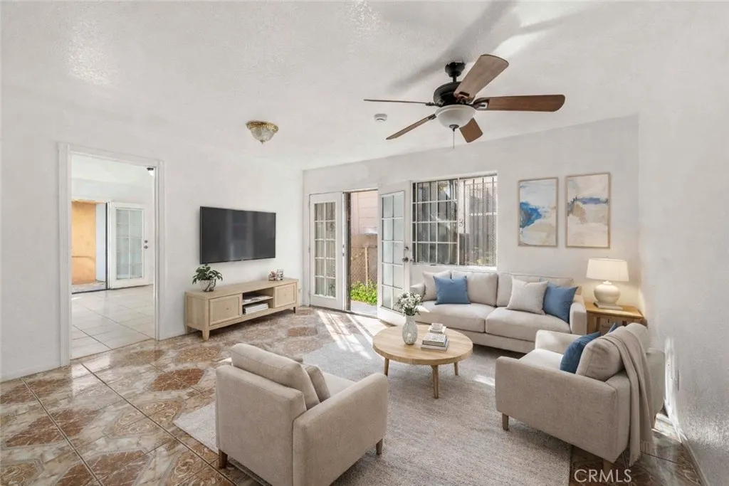 10868 Weigand, Los Angeles, California 90059 home-pic-8