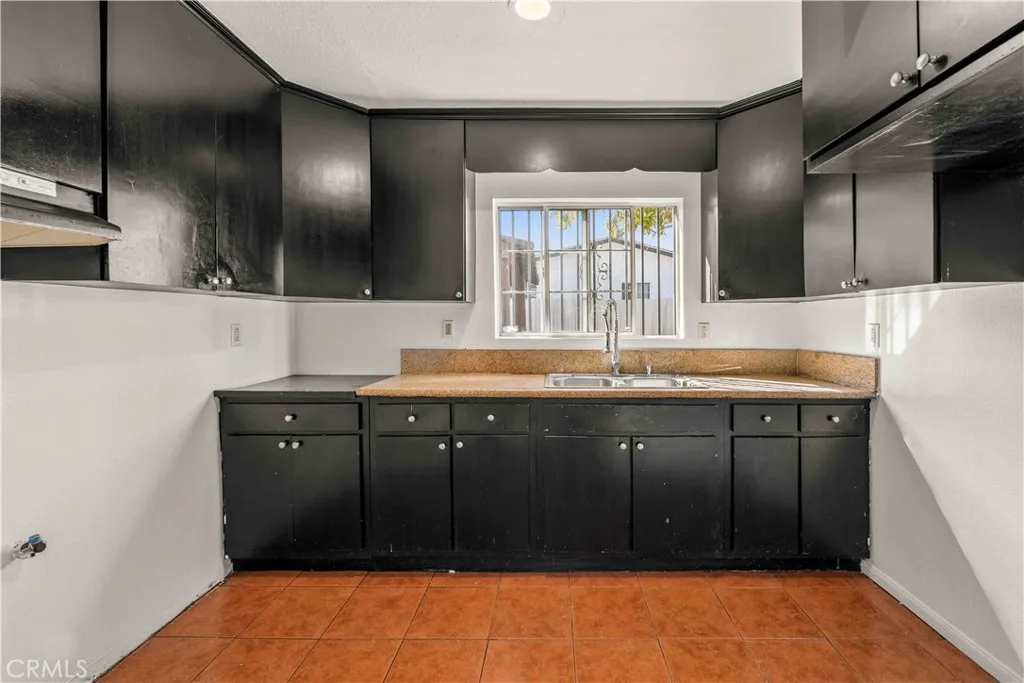 10868 Weigand, Los Angeles, California 90059 home-pic-6
