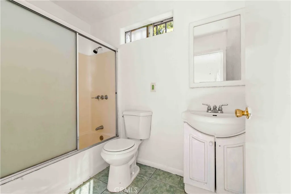10868 Weigand, Los Angeles, California 90059 home-pic-13