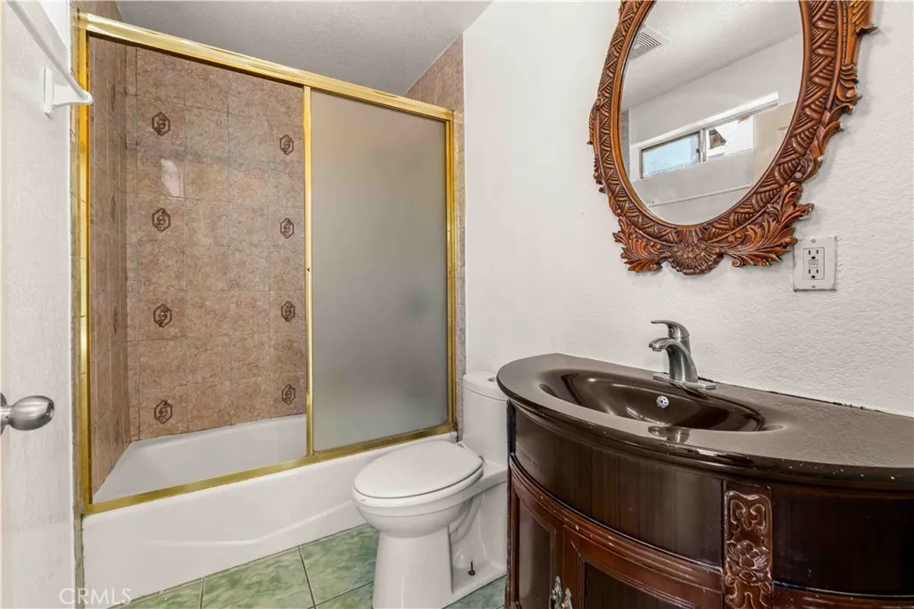 10868 Weigand, Los Angeles, California 90059 home-pic-15