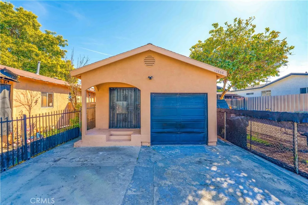 10868 Weigand, Los Angeles, California 90059 home-pic-1