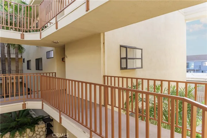 End unit-walkway and window box