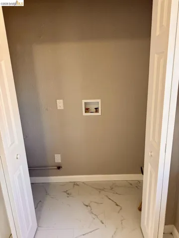 Laundry area featuring baseboards and hookup for a washing machine