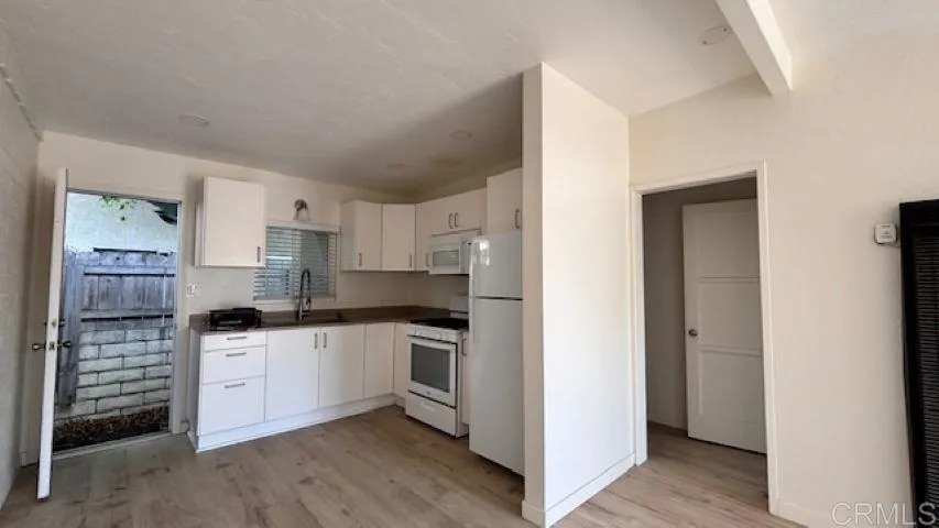 Middle Unit of 3 unit parcel, 718.5 N. Freeman