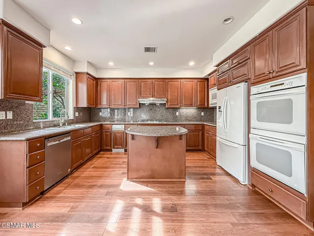 cFamily and Kitchen5