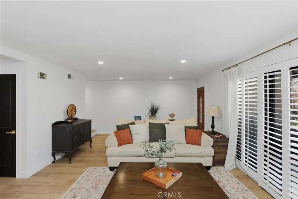 7061 Seville, Riverside, California 92504 home-pic-16