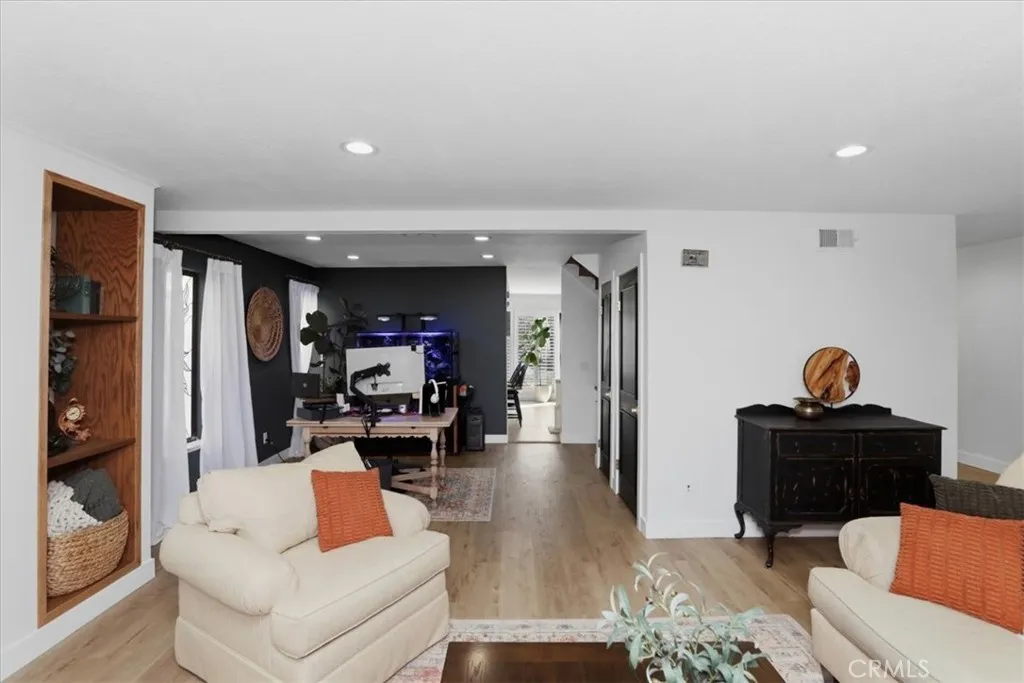 7061 Seville, Riverside, California 92504 home-pic-17