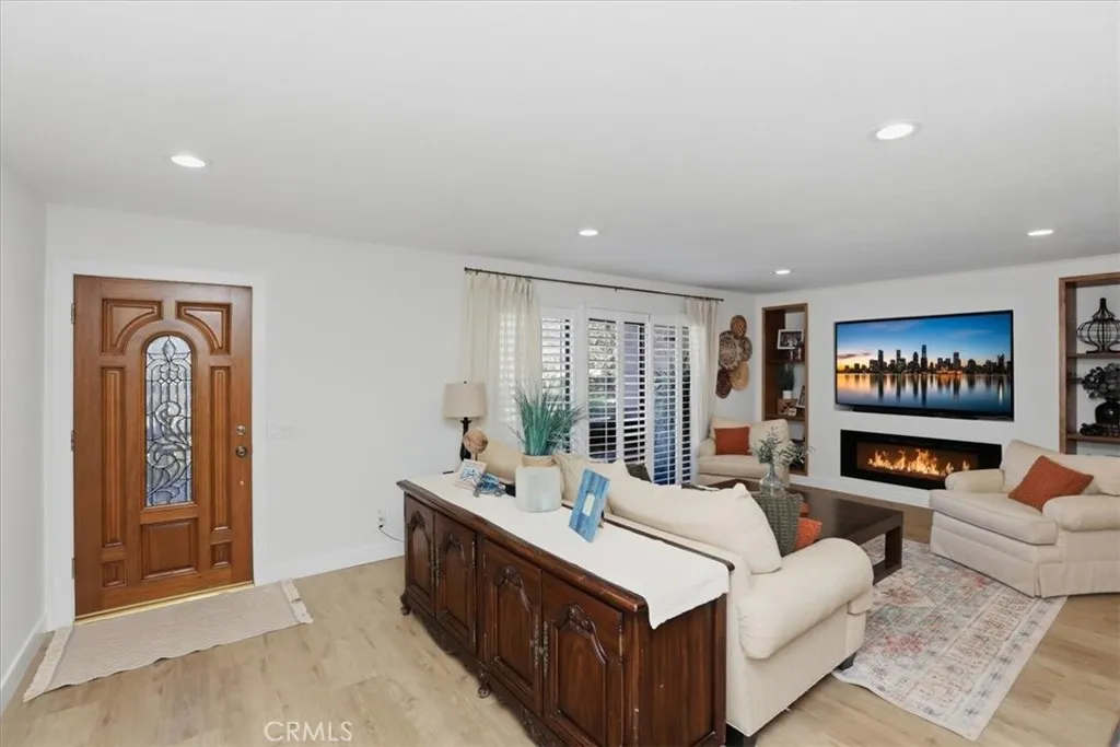 7061 Seville, Riverside, California 92504 home-pic-12