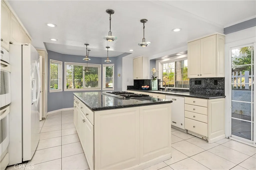 27921 Atherston, Mission Viejo, California 92692 home-pic-16