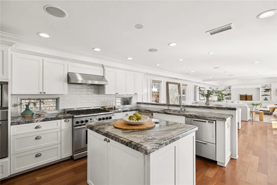 1701 E Balboa Boulevard, Newport Beach, California 92661 home-pic-10