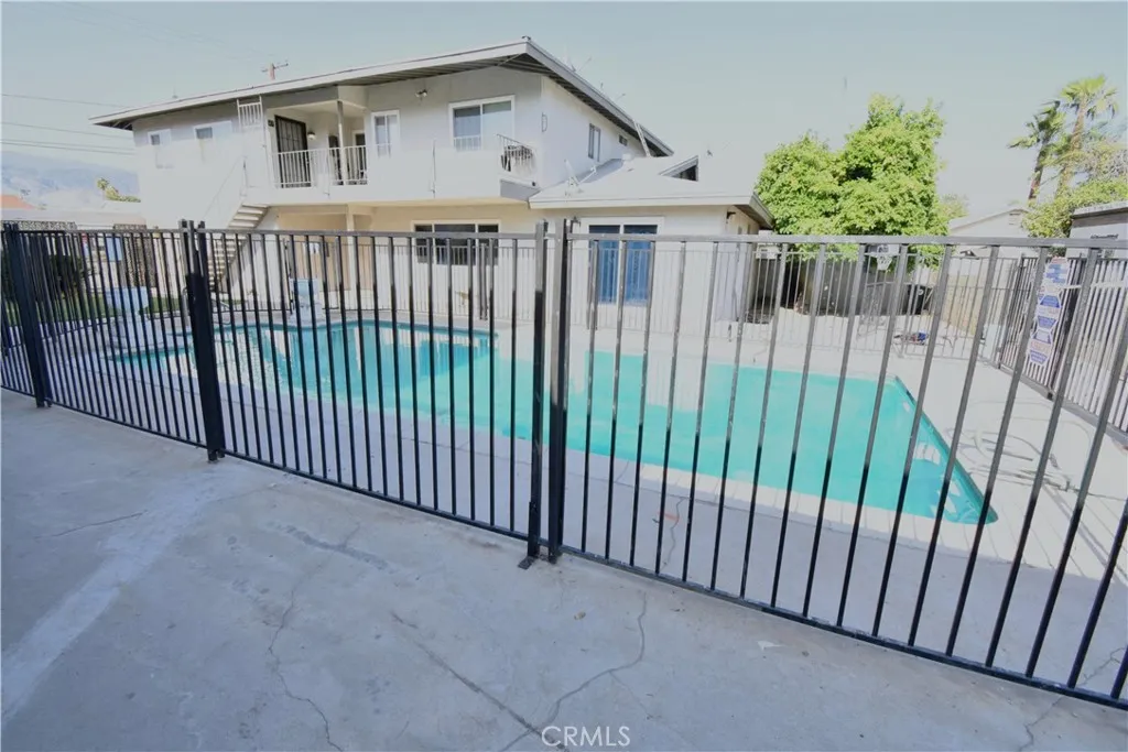 Pool 2/2