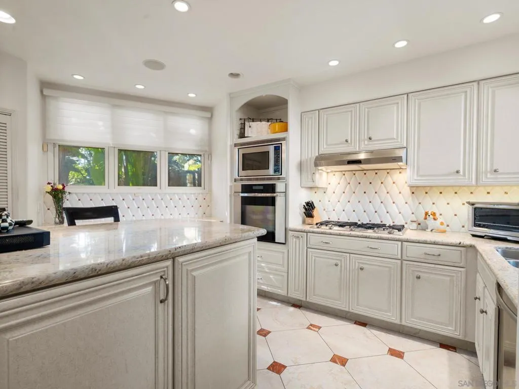 7337 Draper Ave, La Jolla, California 92037 home-pic-14