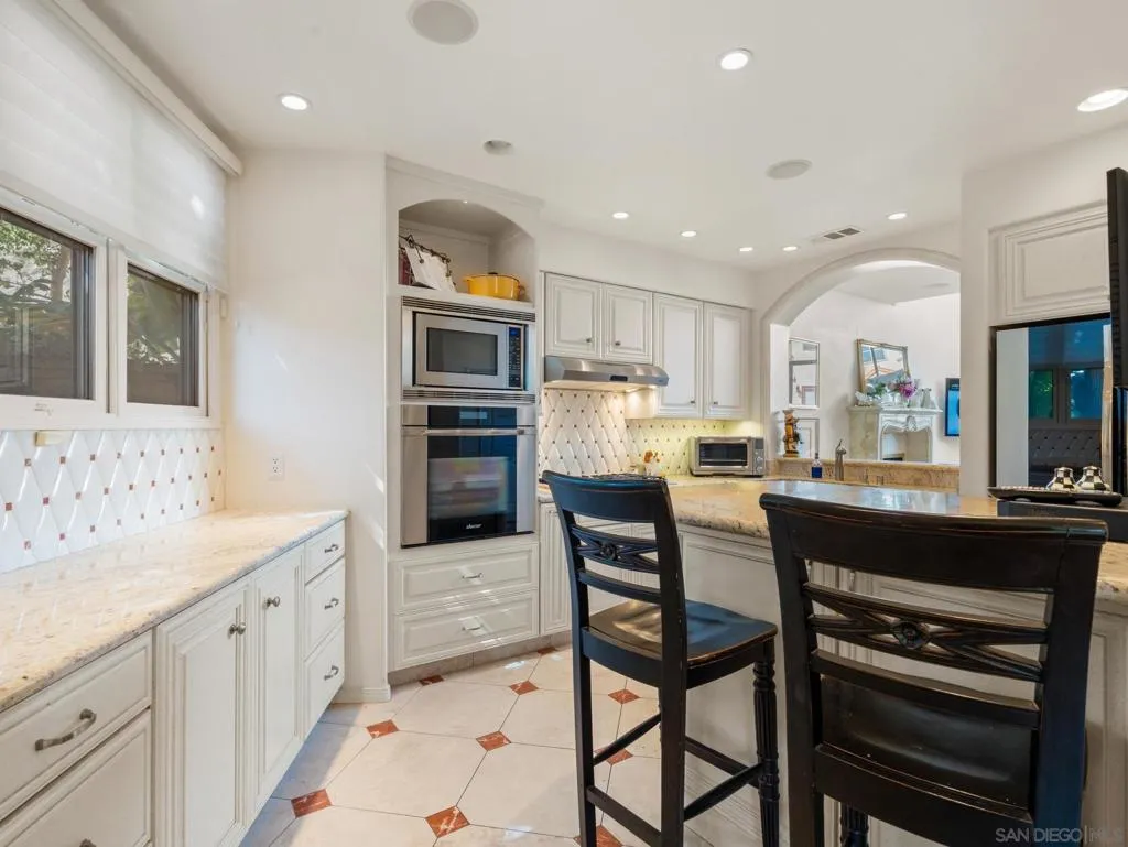 7337 Draper Ave, La Jolla, California 92037 home-pic-15