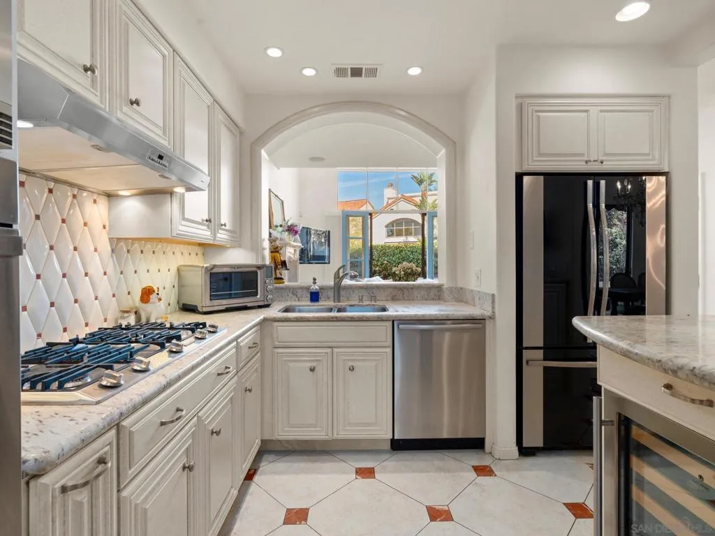 7337 Draper Ave, La Jolla, California 92037 home-pic-2