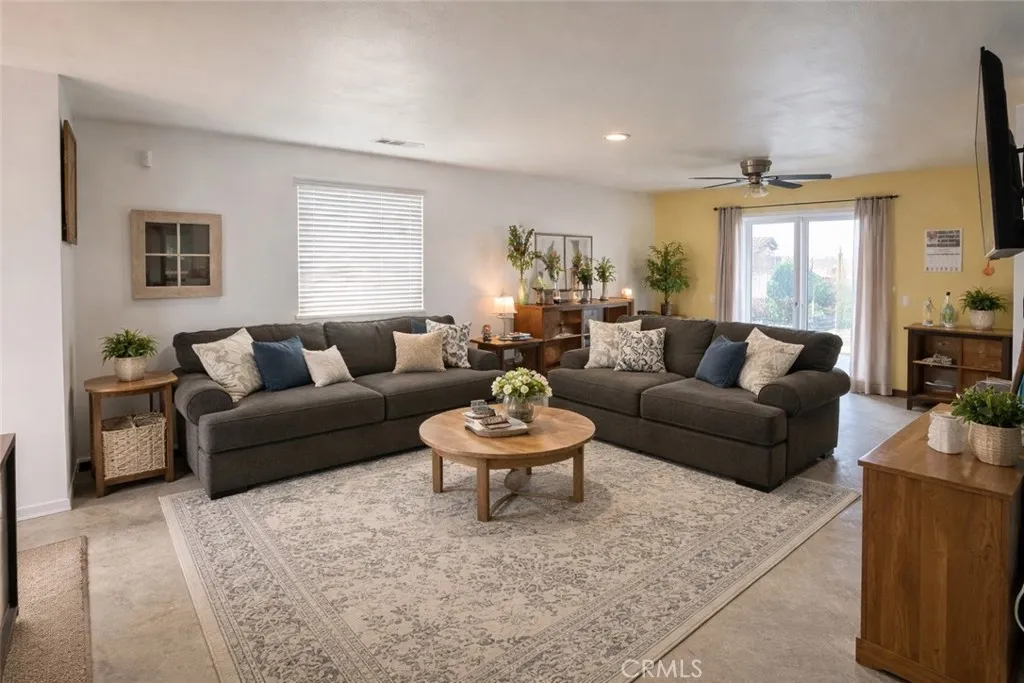 14368 Black Mountain, Victorville, California 92394 home-pic-3