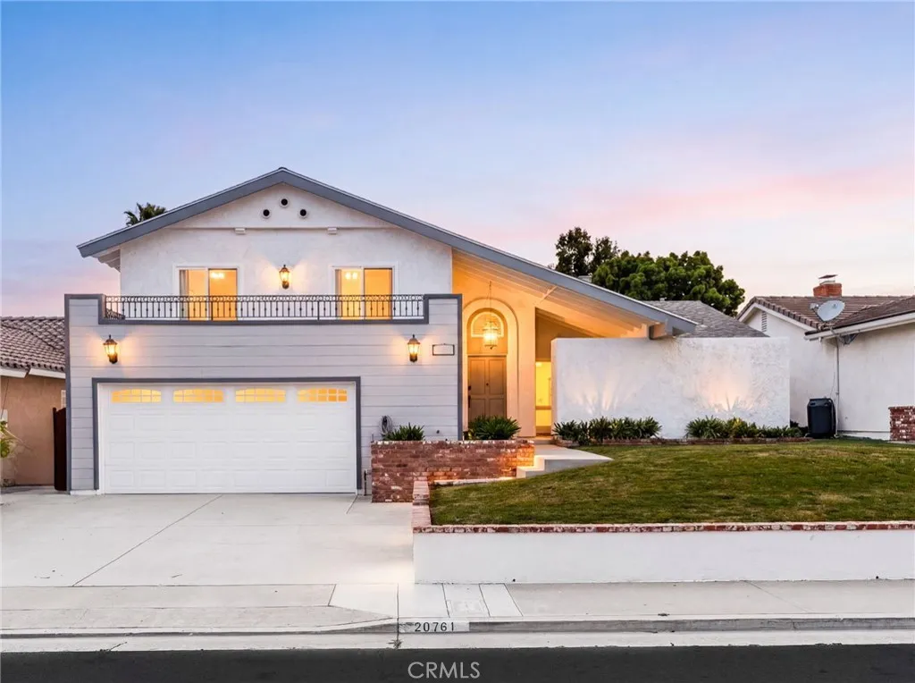 20761 Mission Ln, Huntington Beach, California 92646 home-pic-1
