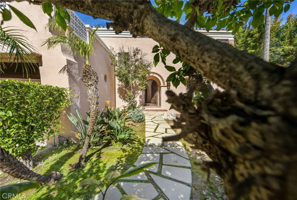 3653 Shannon, Los Angeles, California 90027 home-pic-2
