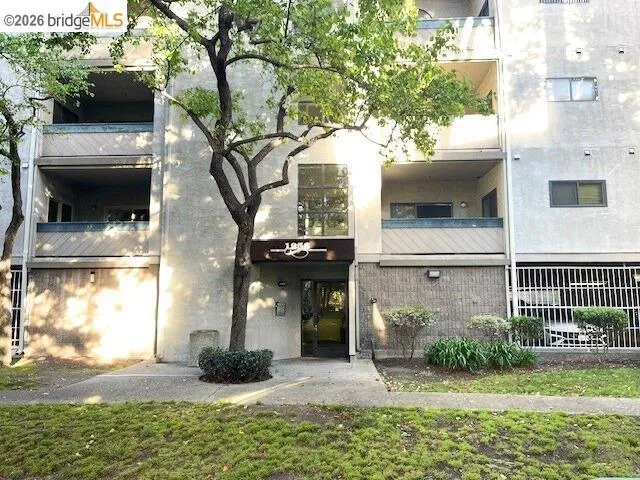 View of apartment building / complex