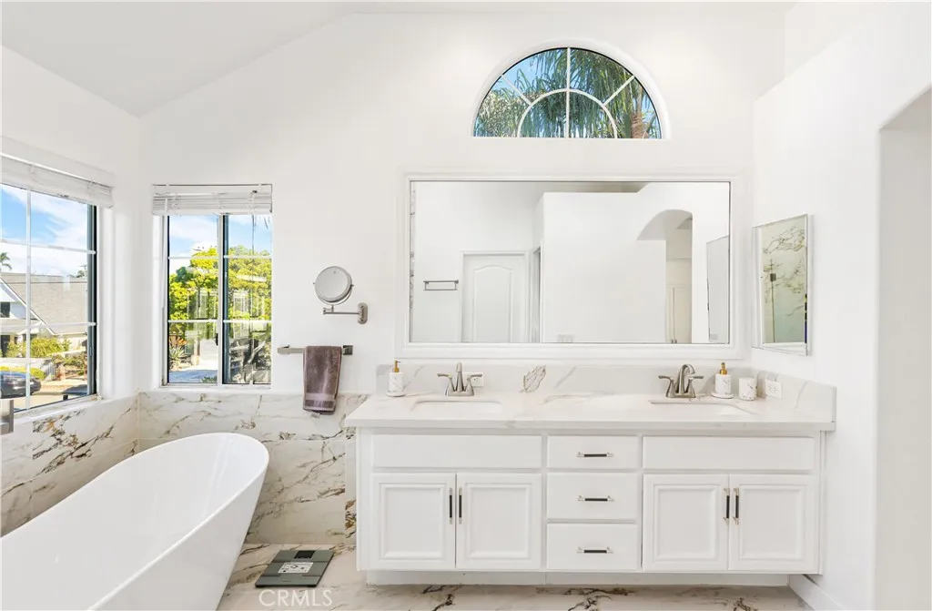 2421 E 16th 1, Newport Beach, California 92663 home-pic-25
