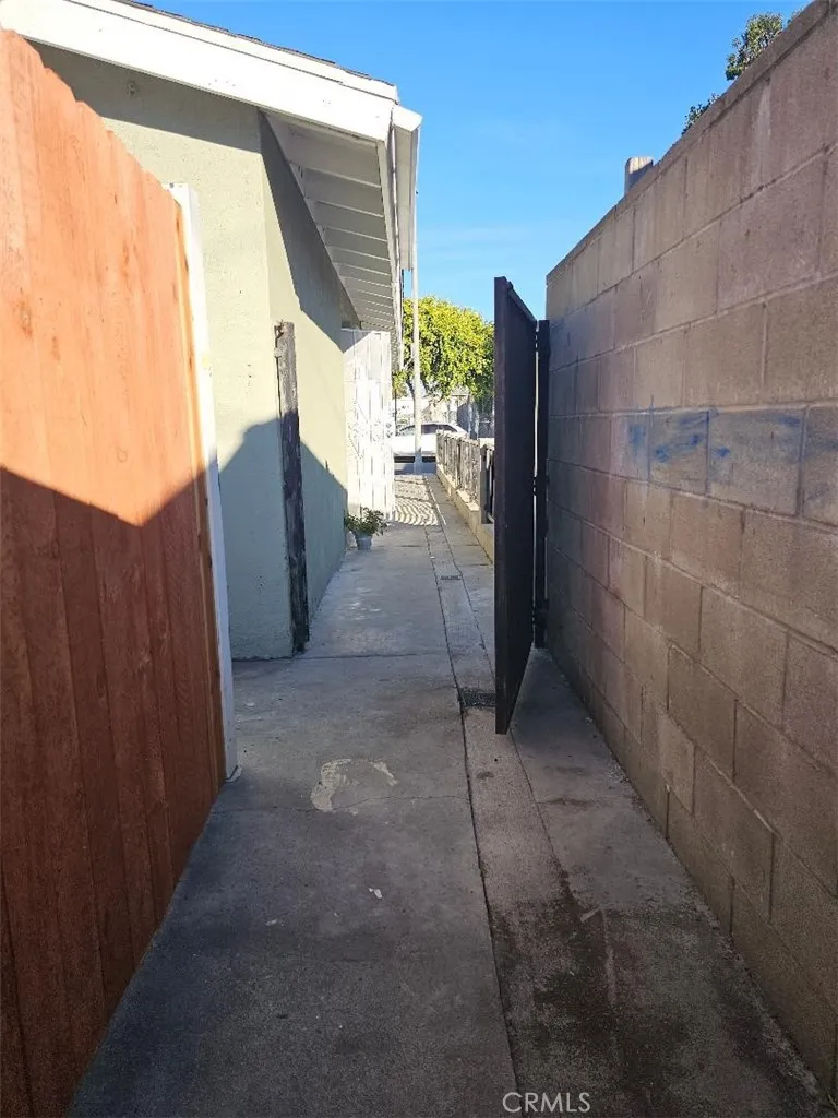 5381 Olive, Long Beach, California 90805 home-pic-19