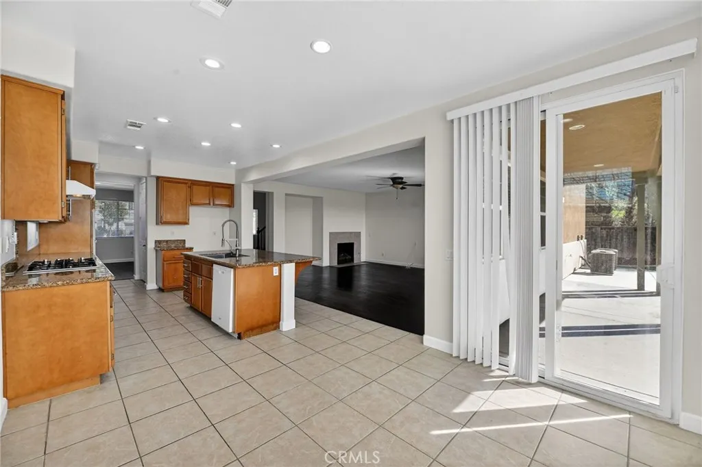 1819 Overland Court, Hemet, California 92545 home-pic-17