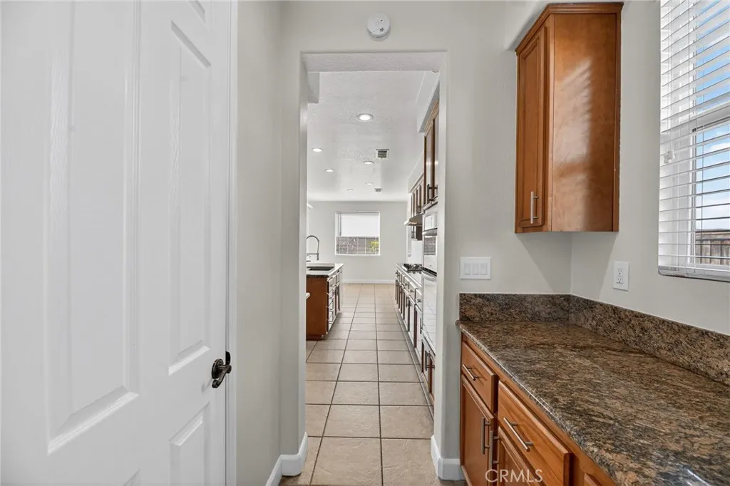 1819 Overland Court, Hemet, California 92545 home-pic-14