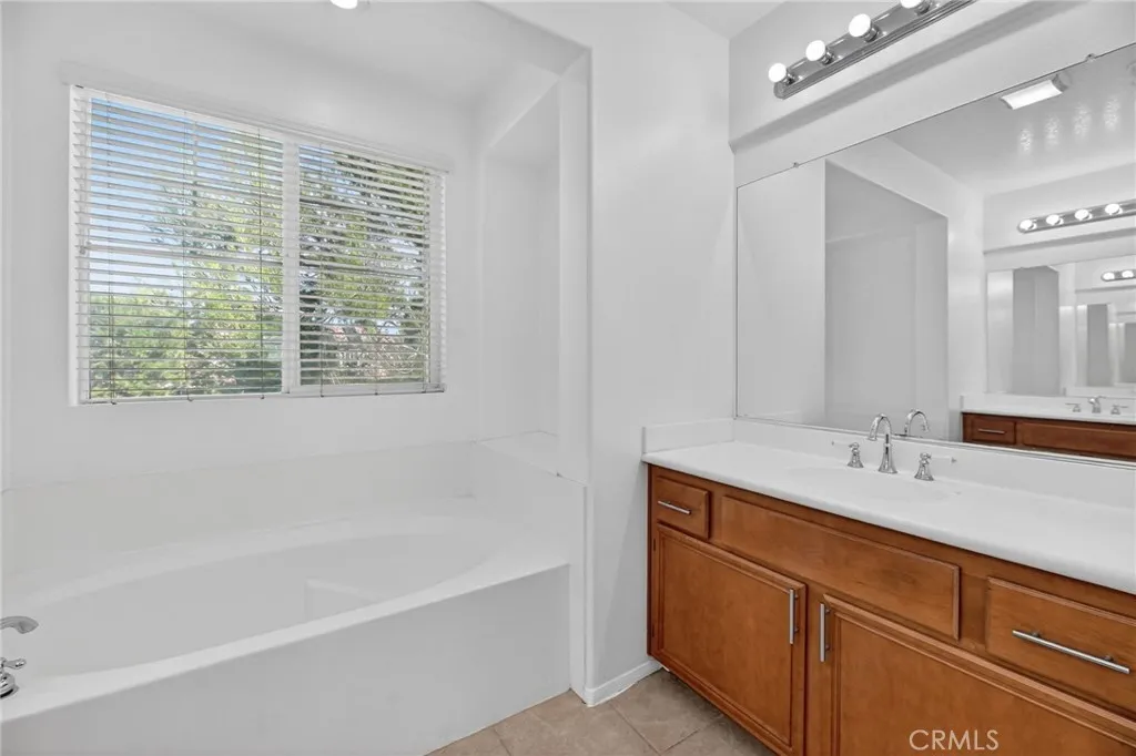 1819 Overland Court, Hemet, California 92545 home-pic-33
