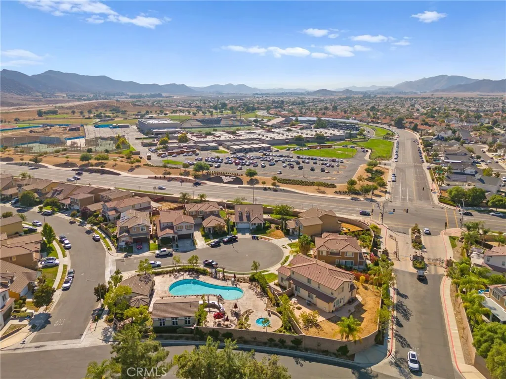 1819 Overland Court, Hemet, California 92545 home-pic-61