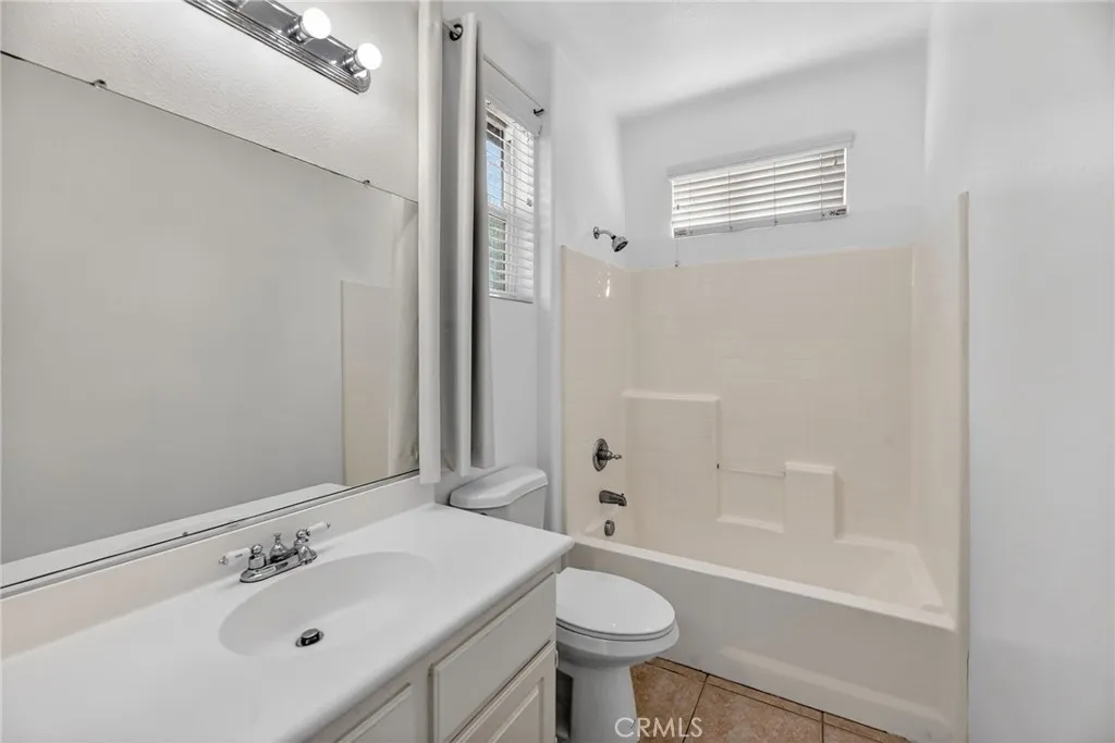 1819 Overland Court, Hemet, California 92545 home-pic-46