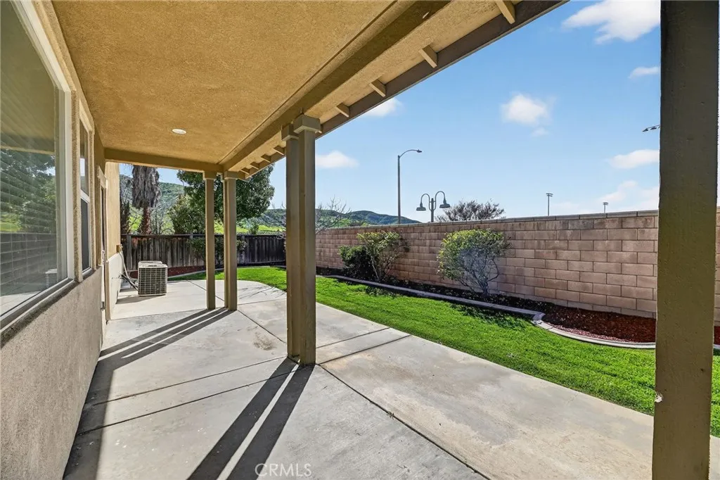1819 Overland Court, Hemet, California 92545 home-pic-48