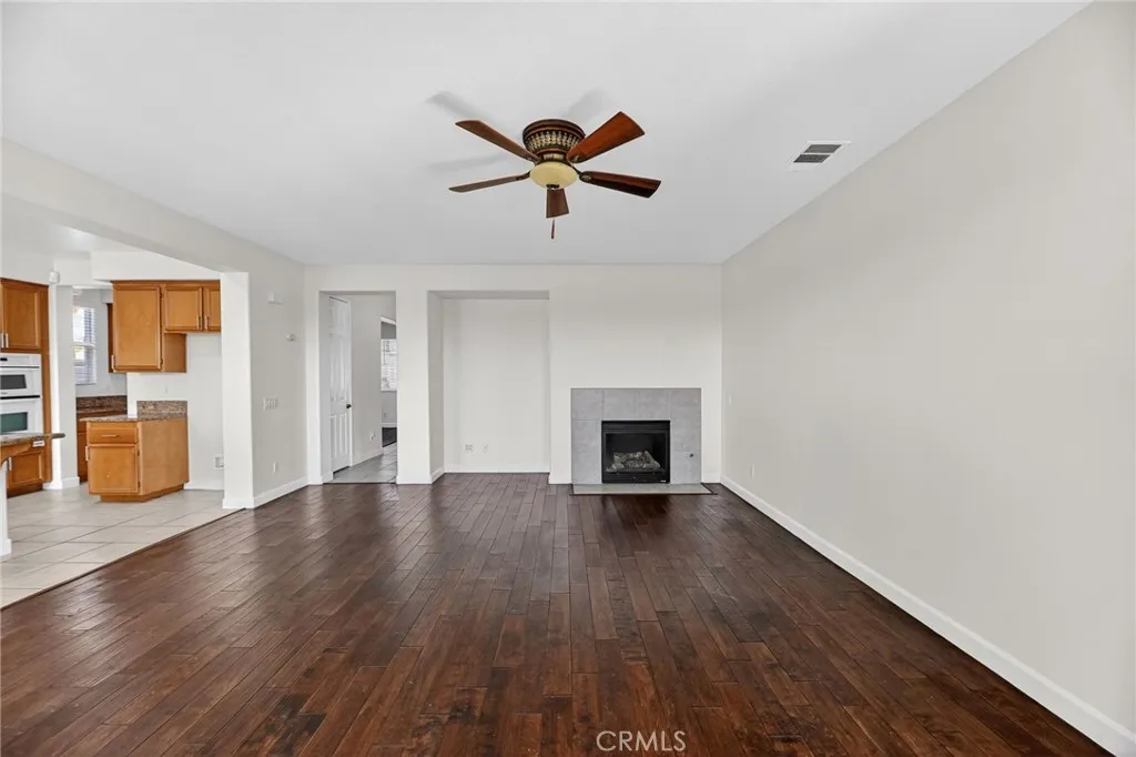 1819 Overland Court, Hemet, California 92545 home-pic-9